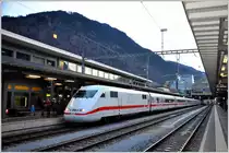 Vor dem Pizokel auf Gleis 5 findet die Taufe des ICE auf den Namen Chur statt. (13.12.2015)