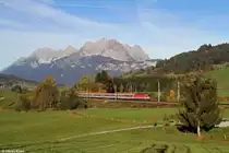 1144 220 mit IC 515 am 24.10.2015 bei Fieberbrunn.