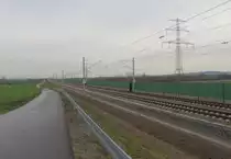 Die Neubaustrecke von Erfurt nach Halle (Saale) und Leipzig, am 09.12.2015 bei Erfurt-Vieselbach. An dem Tag wurde die Strecke durch eine zentrale Inbetriebnahmefeier in Leipzig feierlich er�ffnet.