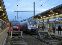 abellio 9442 617, einen Tag vor dem Fahrplanwechsel noch f�r DB Regio unterwegs, als RB 16389 nach Sangerhausen und DB 642 525 als RE 16172 nach Kassel Wilhelmsh�he, am 12.12.2015 in Erfurt Hbf.