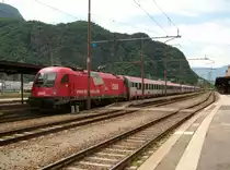 1216 018-2 mit EC 80 (Verona Porta Nuova - München Hbf) am 23.7.2015 beim Halt in Bolzano/Bozen.