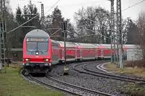 RE 4158 aus Frankfurt kommend bei der Einfahrt in Baunatal Guntershausen in Richtung Kassel HBF. Geschoben wurde der Zug von der 146 256. 16.12.2015