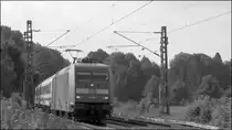 Auch in Grautönen macht der Intercity Aachen-Berlin einen passablen Eindruck.Hier zu sehen bei Rimburg auf der Kbs 485 am 13.Sept.2013.Als Zugpferd die 101 094-1.