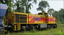 Ab in das Ausweichgleis und warten! Heißt es für die 542 der Eisenbahn und Häfen Duisburg. Gut 10 Minuten später geht es dann weiter in Richtung Angertal. Seitenansicht der Mak G 1206 beim Halt in Lintorf ,August 2015.