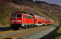 111 183-0 ist am 09.12.15 mit einen RE in Richtung Gemünden/Main unterwegs gesehen bei Gambach.