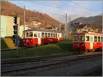 Ich hoffe natürlich sehr, dass dies nicht mein letztes Bild vom CEV BDeh 2/4 75 ist, denn noch in der selben Nacht wurde er von einem Lastwagen angerempelt und steht nun lädiert im Dépôt von Vevey.

Hier erreicht der CEV BDeh 2/4 75 als Regionalzug 1438 von Les Pléilades kommend den Bahnhof von Blonay.
13. Dez. 2015