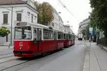 Wien Wiener Linien SL 1 (c5 1509 + E2 4309) Ungargasse am 12. Oktober 2015. - Der Zug befand sich außerhalb der Stammstrecke auf dem Weg zum Betriebsbahnhof Favoriten. - Sowohl der Gelenktriebwagen E2 4309 (Bj 1978; Lieferungsjahr 1979) als auch der Großraumbeiwagen c5 1509 (Bj 1989) wurden von der Firma Bombardier-Rotax hergestellt.