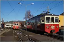 Ein CEV GTW 2/6 sowie die CEV BDeh 2/4 73 und 75 warten in Blonay auf ihre nächsten Einsätze. 10. Dez. 2015