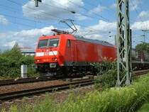 185 121-1 am 17.7.03 bei der einfahrt in den gueterbahnhof karlsruhe (baden)