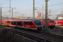 642 053-2 als RB 11(RB 13123)von Wismar nach Tessin bei der Ausfahrt im Rostocker Hbf neben an stand 120 203-5 mit dem Reserve-Park des Hanse-Express.29.12.2015
