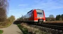Die Rhein Niers Bahn (RB33) aus Duisburg-Hbf,Heinsberg-Rheinland nach Aachen-Hbf und kommt aus Richtung Rheydt,Wickrath,Beckrath,Herrath,Erkelenz,Baal,Hückelhoven-Baal,Brachelen,Lindern,Süggerrath,Geilenkirchen,Frelenberg und wird gleich in Übach-Palenberg halten und fährt dann weiter in Richtung Rimburg,Finkenrath,Hofstadt,Herzogenrath, Kohlscheid,Richterich,Laurensberg,Aachen-West,Aachen-Schanz,Aachen-Hbf. 
Aufgenommen Zwischen Übach-Palenberg und Zweibrüggen.
Bei schönem Sonnenschein am 30.12.2015.