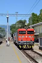 1141 311 und einen Schwesterlok warten am brütend heißen 10.07.2015 in Rijeka auf neue Aufgaben. 