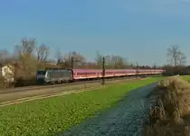 189 936 mit einem Flüchtlingssonderzug am 28.12.2015 bei Langenisarhofen.