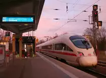 27.12.2015 Seit Fahrplanwechsel (13.12.15) hält zum ersten Mal ein ICE in Bernau - nicht aber in Gesundbrunnen.