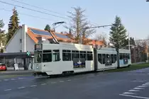 Be 4/6 S 683, mit der Pro Innerstadt Werbung, auf der Linie 16 fährt zur Endstation auf dem Bruderholz. Die Aufnahm stammt vom 30.12.2015.