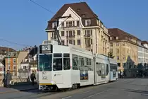 Be 4/6 S 683, mit der Pro Innerstadt Werbung, auf der Linie 15 überquert die Mittlere Rheinbrücke. Die Aufnahm stammt vom 30.12.2015.