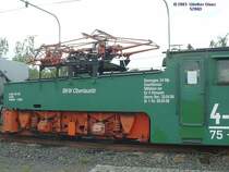 Grubenlok 4-98, 75-A2 BKW Oberlausitz am 10.07.2003 am Olbersdorfer See. Nach dem Beschriftungsfeld war die Lok mindesten bis Juli 2000 im Einsatz. Am Olbersdorfer See soll ein kleines Museum von Grubenfahrzeugen entstehen, bis jetzt sind vier dort, Gleise fr weitere liegen bereits. 