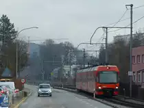 Am Bahnhof Papiermühle fährt RBS-Zug Nr. 62 als S7 nach Bern Hauptbahnhof ein. 1.1.2016