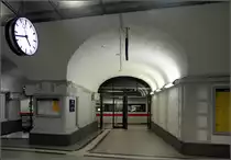 In den Tiefen eines Bahnhofes -

Untere Bahnhofebene des Bahnhofes Köln Messe/Deutz. 

11.10.2014 (M)

