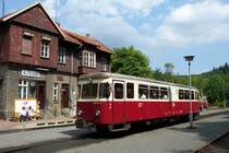 Selketalbahn Triebwagen 187-011-2 in Alexisbad 2 am 22.07.2003 vor der Weiterfahrt nach Harzgerode.JPG