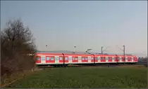 . Bei etwas abgeblendeten Sonnenlicht...

fährt ein Triebzug der Baureihe 430 westlich von Endersbach als S2 in Richtung Schorndorf.

20.03.2015 (M)
