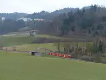 Zwischen Bolligen und Deisswil fährt RBS-S-Bahn Linie 7 in Richtung Bern Hauptbahnhof. 1.1.2016