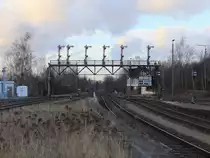 
Signalanlage in Richtung Goslar / Hannover / Viennenburg  im Bereich des (Kopf) Bahnhofes Bad Harzburg  am 23. Dezember 2015.

