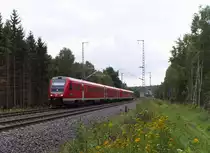 612 471 und ein Schwestertriebwagen sind auf der Relation Nürnberg - Dresden unterwegs. Die Zeiten der 612 er auf den Strecken im Vogtland sind fast vorbei.
Bahnstrecke 6362 Leipzig - Hof zwischen Grobau und Reuth im Vogtland. 20.08.2013
