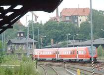 Regioswinger 612 105-7 verl��t am 05.07.2003 den Bahnhof Zittau nach Dresden-Neustadt. Das Stellwerk mit dem Uhrent�rmchen ist kein Museumsst�ck, sondern noch in Betrieb.