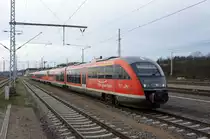 642 230 / 730 (Desiro) sowie zwei weitere 642er als RE unterwegs nach Magdeburg Hauptbahnhof. Aufgenommen in Sangerhausen im Dezember 2015.