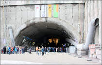 Eine große Röhre für drei Züge nebeneinander - 

Durch diesen Röhre werden einmal die Züge vom Stuttgarter Hauptbahnhof aus in Richtung Feuerbach (links) und Bad Cannstatt (rechts) fahren. Bis dahin ist noch viel zu tun.

Tage der offenen Baustelle, 06.01.2016 (M)