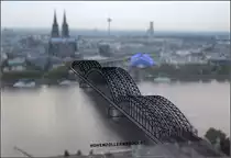 Die Hohenzollernbrücke zu Köln -

Blick vom Kölntriangle-Hochhaus auf die Hohenzollernbrücke und Köln.

06.10.2014 (J)
