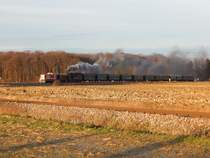Mit ca. 3 Stunden Verspätung kam dann der Sonderzug nach Warstein doch noch mit der Dampflok 78 468. Nach dem das Wasser ausging kam die V36 412 vor dem Zug und zog ihn bis später die WLE 44 nochmals vor die V36 412 das Gespann für die Steigung bis Warstein verstärkte. Hier durchfährt der Zug gerade Anröchte.

Anröchte 09.01.2016