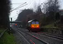 Ein Nachschuss von der Class 66 RL002/V270 von der Rurtalbahn-Cargo kommt als Lokzug aus Aachen-West nach Sittard(NL) und fuhr durch Kohlscheid in Richtung Herzogenrath.
Bei Regenwetter am Nachmittag vom 11.1.2016.