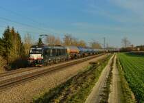 193 872 mit einem Kesselzug am 28.12.2015 bei Langenisarhofen. 