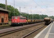 140 853-3 der EGP mit leeren, offenen ARS-Autotransportwagen in Fahrtrichtung Süden. Aufgenommen am 22.07.2014 in Eystrup.