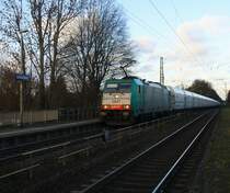 Die Cobra 2841 kommt die Kohlscheider-Rampe hoch mit einem langen Kalkleerzug aus Millingen(D) nach Yves-Gomezee(B) und fährt durch Kohlscheid in Richtung Richterich,Laurensberg,Aachen-West. Aufgenommen von Bahnsteig 1 in Kohlscheid. 
Bei Sonne und Wolken am Kalten Nachmittag vom 12.1.2016.