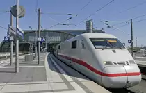 ICE-1-Triebkopf 401 002 im Berlin Hauptbahnhof. Aufnahme: April 2007.