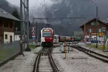 TPF: Am 9. Januar 2016 warteten der TRAIN FONDUE mit dem Be 4/4 116 und die S 60 Montbovon–Broc Fabrique mit dem Be 2/4 102 in Montbovon auf dem selben Geleise auf ihren nächsten Einsatz.
Foto: Walter Ruetsch