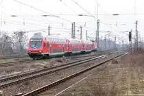 RE13 (RE 17688) von Leipzig Hbf nach Magdeburg Hbf in Magdeburg-Neustadt und geschoben hatte die 112 169-8. 16.01.2016