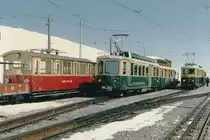 WAB/SPB: In den 80-ger Jahren wurde die Fahrzeugflotte der WAB jeweils im Winter  mit Zügen der SPB verstärkt. Kleine aber abwechslungsreiche Fahrzeugparade auf der Endstation kleine Scheidegg im März 1987.
Foto: Walter Ruetsch  