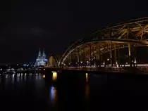 Am Abend des 2.1.16 hatte ich endich die Möglichkeit die Hohenzollernbrücke mit Beleuchtung zu fotografieren.

Köln Deutz 02.01.2016