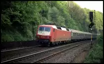 Am 3.4.1993 bespannte 120115 den E 3368 von Osnabrück nach Münster. Um 8.23 Uhr fotografierte ich den Zug im südlichen Tunneleinschnitt bei Lengerich.