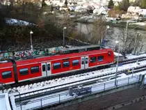 DB Regio S-Bahn Rhein Neckar 425 721-8 am 17.01.16 in Neckargemünd vom einen Gehweg aus fotografiert