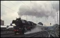 411231 beförderte am 6.5.1993 den Personenzug 7412 nach Erfurt; hier bei der Ausfahrt um 10.08 Uhr in Arnstadt.