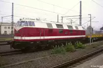 EBS 118 757-4, ex DR V180 357, ex DR 118 357 (Bj. 1969, LKM) der Erfurter Bahnservice GmbH vor Bauzug, fotografiert bei der Durchfahrt Halle (Saale) Hbf. am 12.11.2014