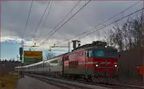 SŽ 342-023 zieht EC158 durch Maribor-Tabor Richtung Wien. /13.1.2016