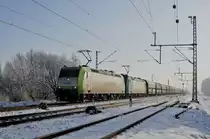 Ascendos Rail Leasing 185-CL 003 (185 503) und 185 XXX, vermietet an Captrain Deutschland,  mit Kokszug Bottrop S�d - Bremen Stahlwerke (Diepholz, 18.01.16).