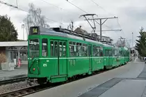 Be 4/4 475 zusammen mit dem B 1473 S und dem Be 4/4 484 auf der Linie 14 stehen an der Endstation in Pratteln. Die Aufnahme stammt vom 12.01.2016.