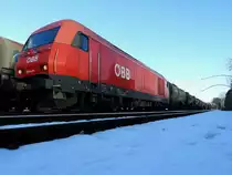 2016 076-9 trifft mit Kesselwagenzug 47850 am Bhf. Ried ein, kurz darauf erfolgt ein Triebfahrzeugführerwechsel; 160108